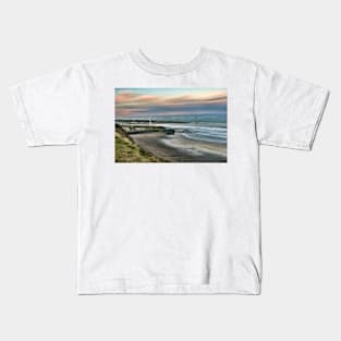 Seaburn lighthouse and coastline Kids T-Shirt